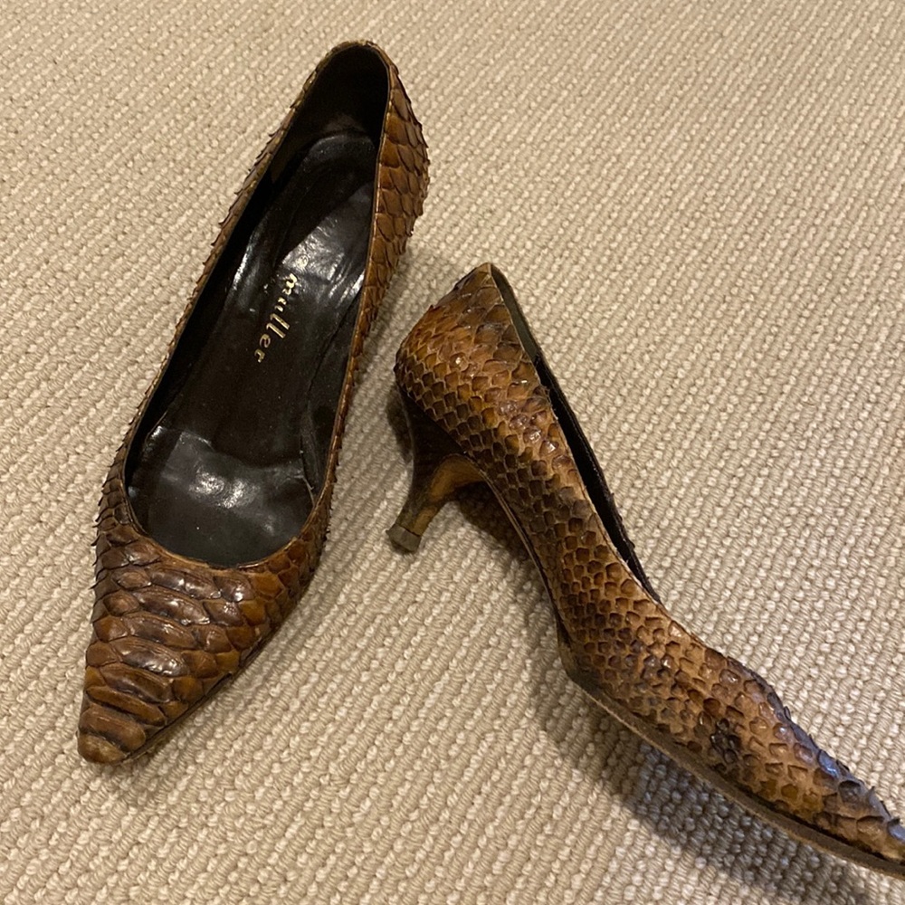 Bettye Muller Brown Snakeskin Pointed Toe Kitten Heels